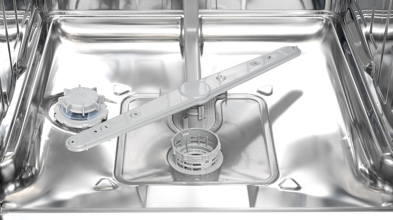 Dishwasher spray arm and jets