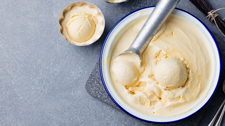 homemade vanilla caramel ice cream
