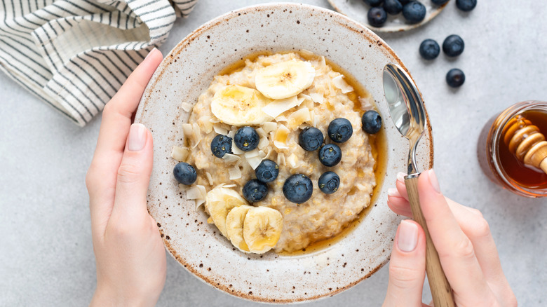Oatmeal with banana, blueberries, and honey