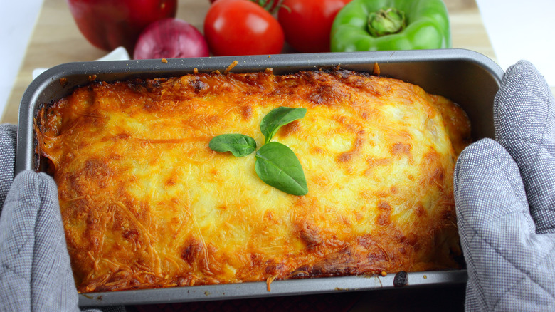 lasagna and oven mitts