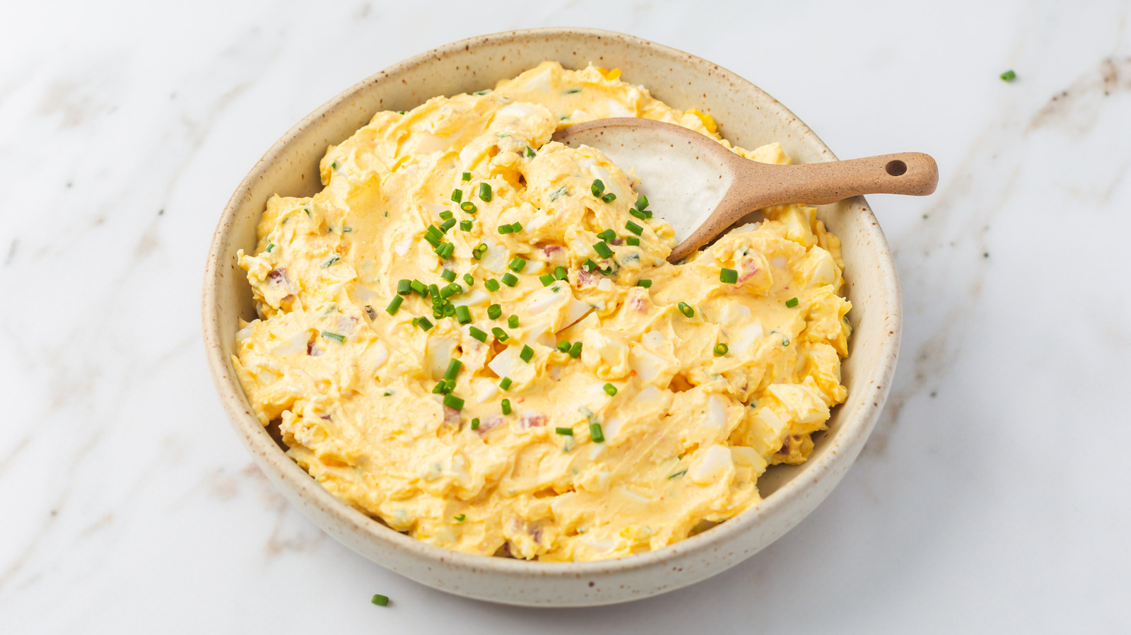 <a href="https://www.foodrepublic.com/1959861/save-time-no-peel-egg-salad-hack/" target="_blank">How To Save Time With This No-Peel Egg Salad Hack</a>