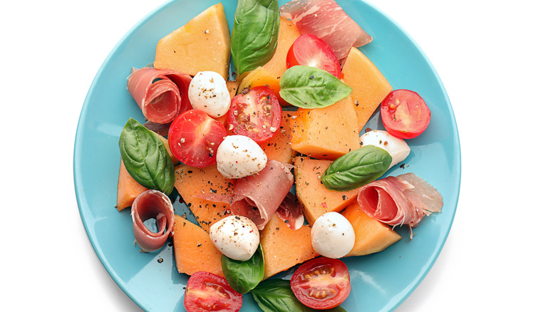 Spicy cantaloupe melon salad 