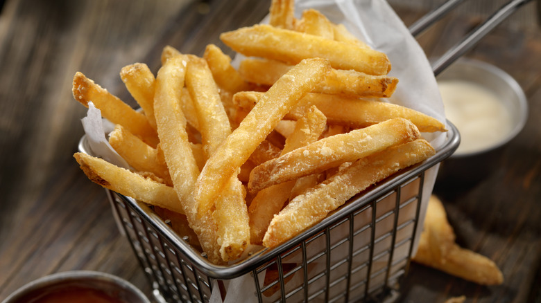 fries in wire basket