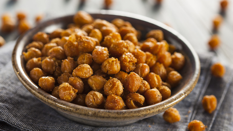 bowl of roasted chickpeas