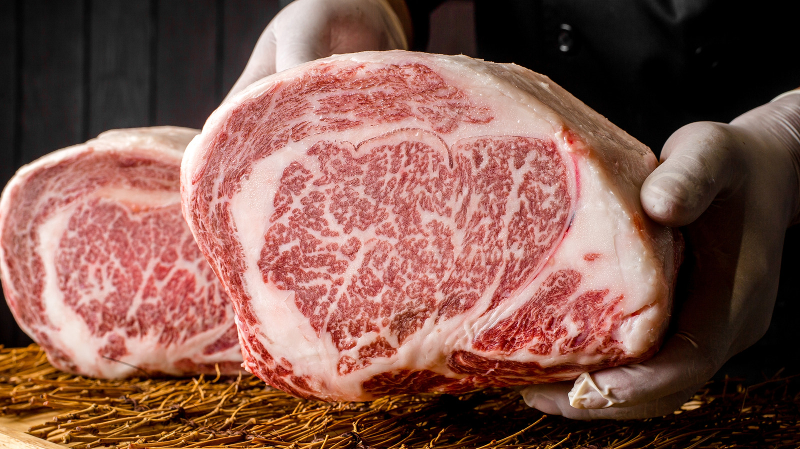 <a href="https://www.foodrepublic.com/2171744/how-to-spot-fake-wagyu-beef/" target="_blank">How To Tell If Wagyu Beef Is Fake</a>