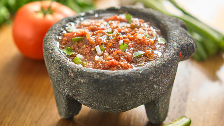 red salsa in molacjete