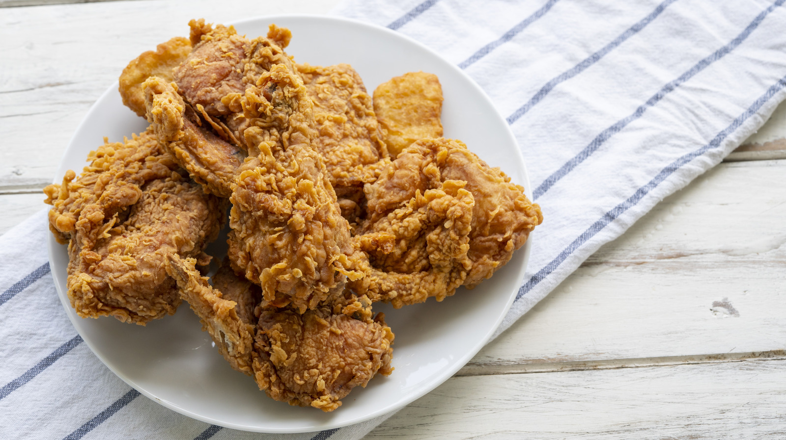 <a href="https://www.foodrepublic.com/1778437/use-up-leftover-pickle-juice-fried-chicken/" target="_blank">How To Use A Jar Of Leftover Pickle Juice For Better Fried Chicken</a>