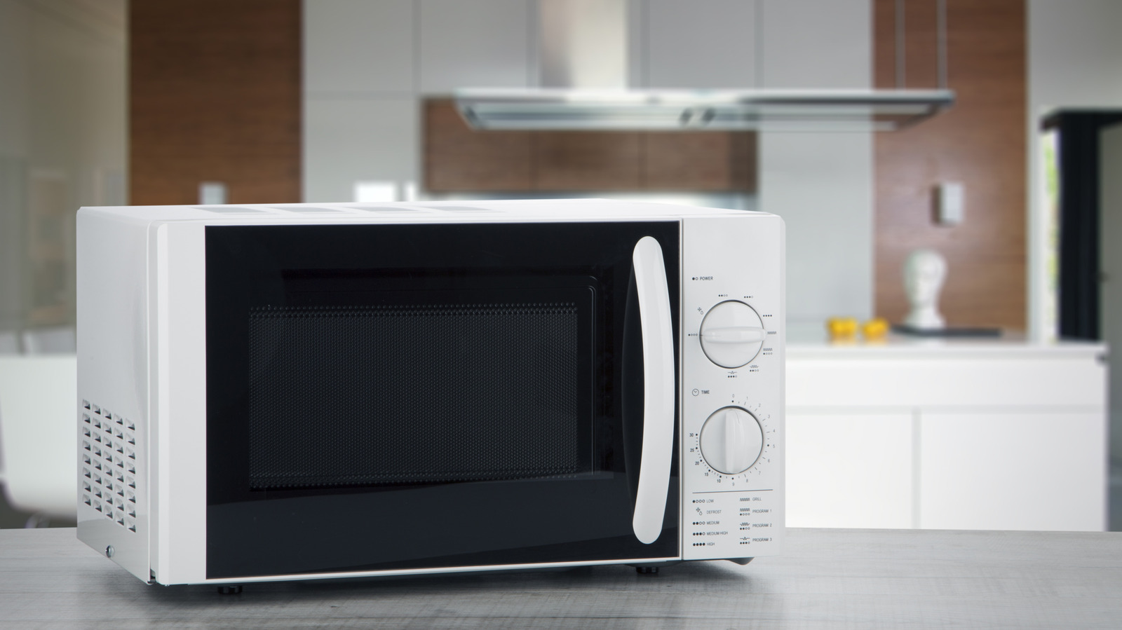 <a href="https://www.foodrepublic.com/2065797/microwave-trick-slow-cooker-dishes/" target="_blank">How To Use Your Microwave For Better Slow Cooker Recipes</a>