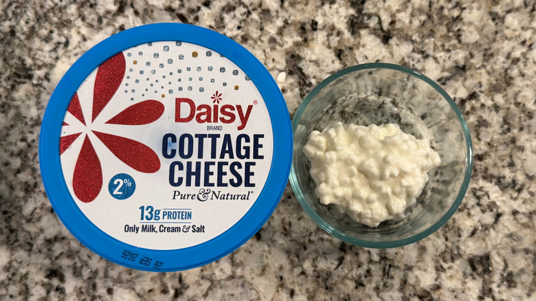 Daisy cottage cheese container and bowl