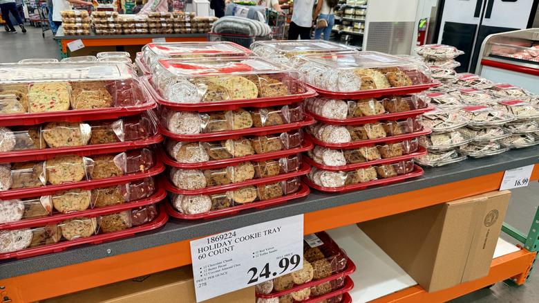 Table of cookie trays