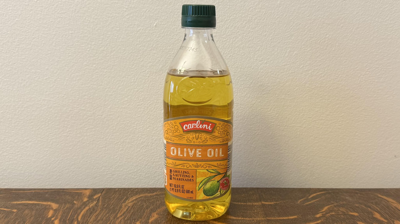 Carlini olive oil with bread