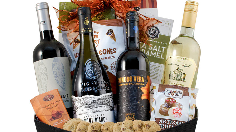 Wine Basket's sweet gift set