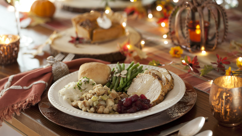 Thanksgiving table decorations