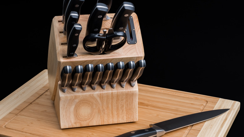 knives stored in a knife block
