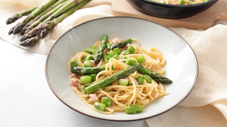 Spaghetti Carbonara with asparagus