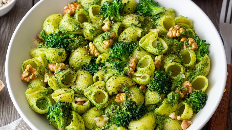 Pesto pasta salad with walnuts