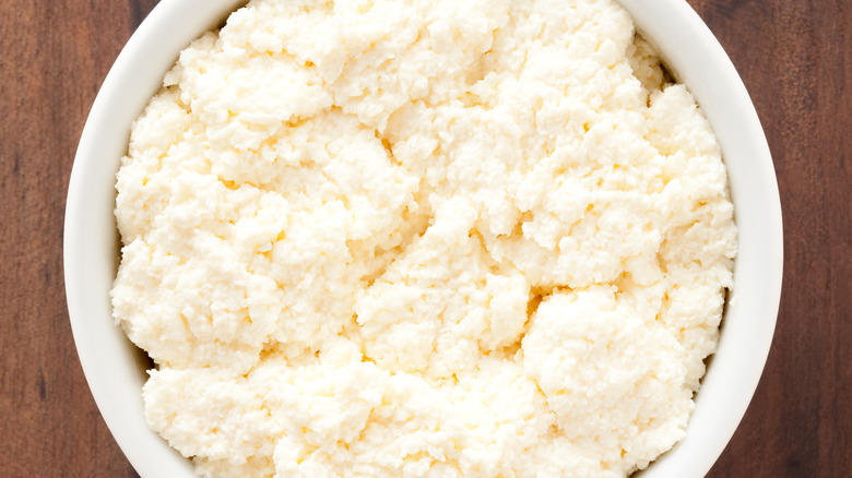 Bowl of fresh ricotta cheese