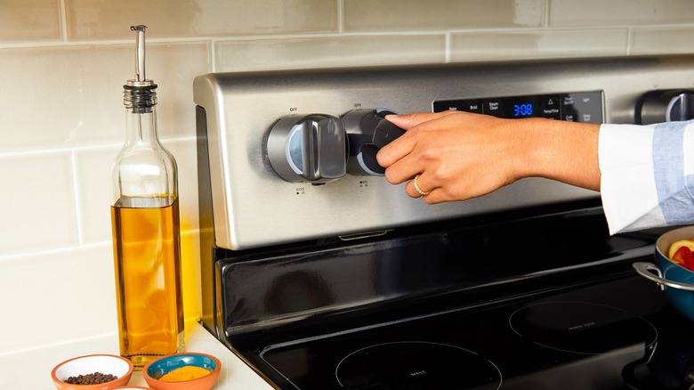 Stove with smart-handles cooking veg stir-fry