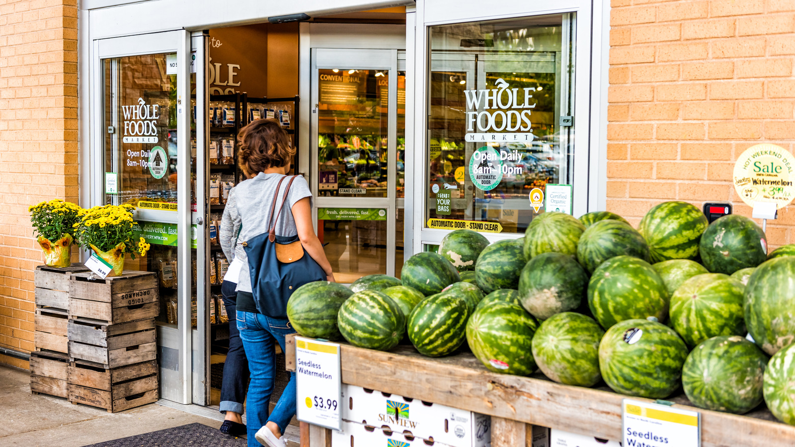 <a href="https://www.foodrepublic.com/2243442/insider-tips-upgrade-whole-foods-shopping-experience/" target="_blank">6 Insider Tips To Upgrade Your Whole Foods Shopping Experience</a>