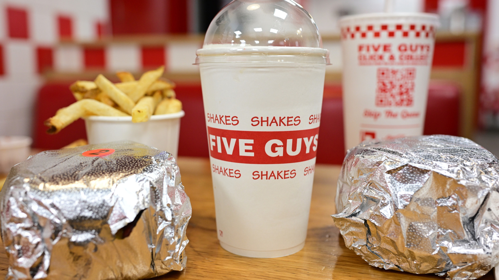 <a href="https://www.foodrepublic.com/2218361/upgrade-five-guys-burger-three-word-request-all-the-way/" target="_blank">Instantly Upgrade Your Five Guys Burger With This 3-Word Request</a>