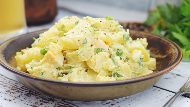 A bowl of potato salad.