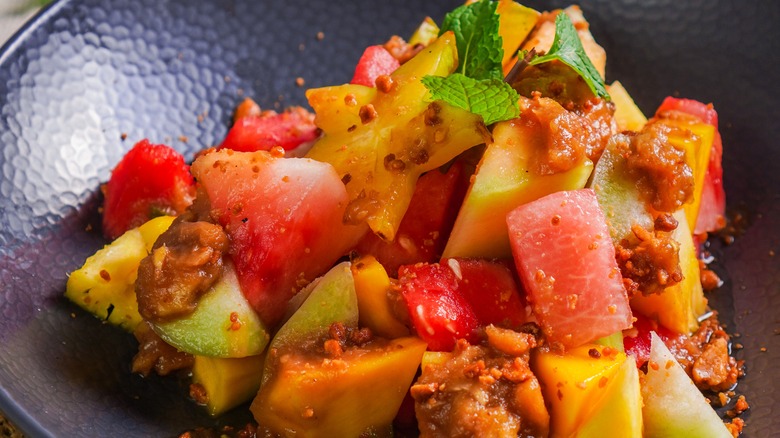 Indonesian fruit salad in black bowl