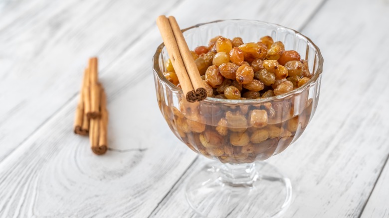 Boerenjongens salad in glass with cinnamon stick