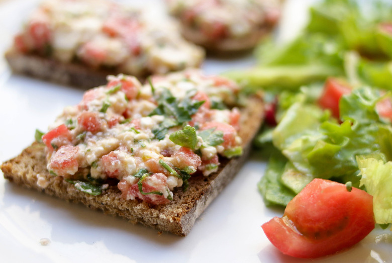 Fresh sandwich with tomatoes and green salad