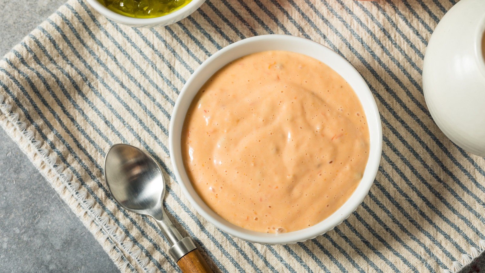 <a href="https://www.foodrepublic.com/1953023/mcdonalds-big-mac-sauce-what-is-it/" target="_blank">Is Big Mac Sauce Just Thousand-Island Dressing? What’s Really In The Popular McDonald’s Condiment</a>