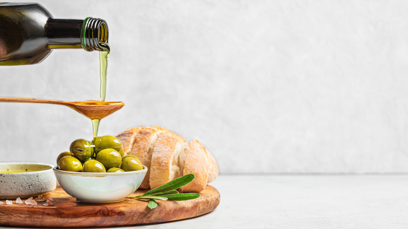 <a href="https://www.foodrepublic.com/1858648/cold-pressed-expeller-olive-oil-quality/" target="_blank">Is Cold-Pressed Olive Oil Really Higher Quality Than Expeller-Pressed?</a>