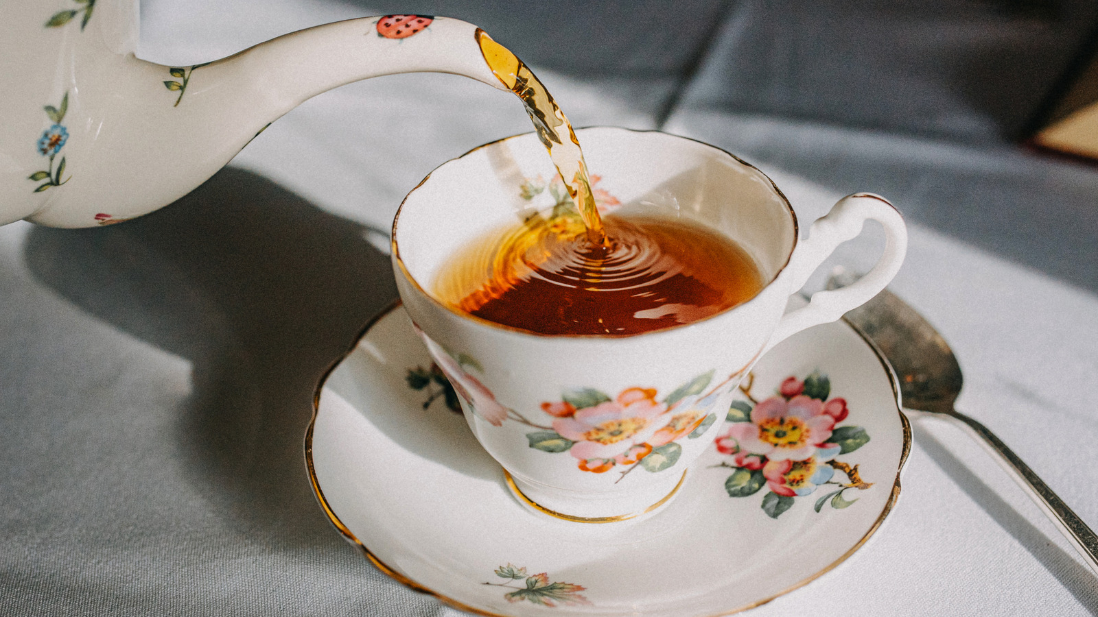 <a href="https://www.foodrepublic.com/1851292/is-earl-grey-black-tea/" target="_blank">Is Earl Grey Just Black Tea?</a>
