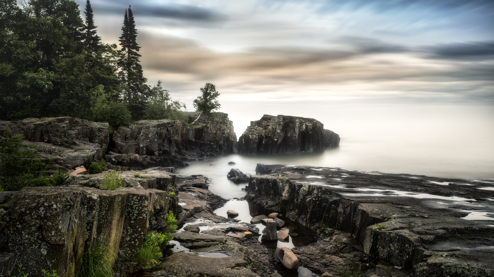 <a href="https://www.foodrepublic.com/1741419/are-great-lakes-fish-safe-to-eat/" target="_blank">Is Fish From The Great Lakes Safe To Eat?</a>