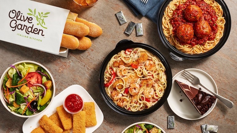 Various dishes from Olive Garden on a table.