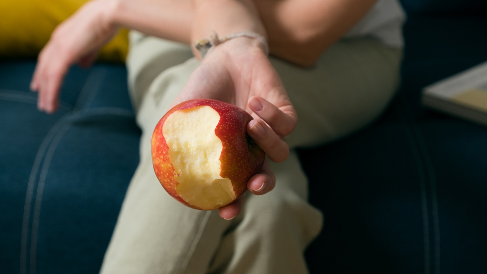 <a href="https://www.foodrepublic.com/1979123/best-apple-type-snacking/" target="_blank">Is There A Best Type Of Apple For Snacking? Here’s What To Know</a>