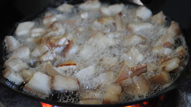 Cooking pork fat in pan