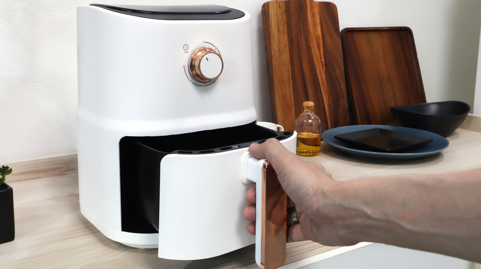 <a href="https://www.foodrepublic.com/2164121/clean-air-fryer-slice-bread-hack/" target="_blank">Is This Air Fryer Cleaning ‘Trick’ Genius Or A Fire Hazard?</a>