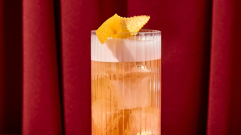 whiskey sour cocktail