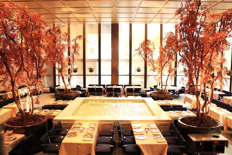 Four_Seasons_Restaurant-_The_Brilliant_Pool_Room (1)