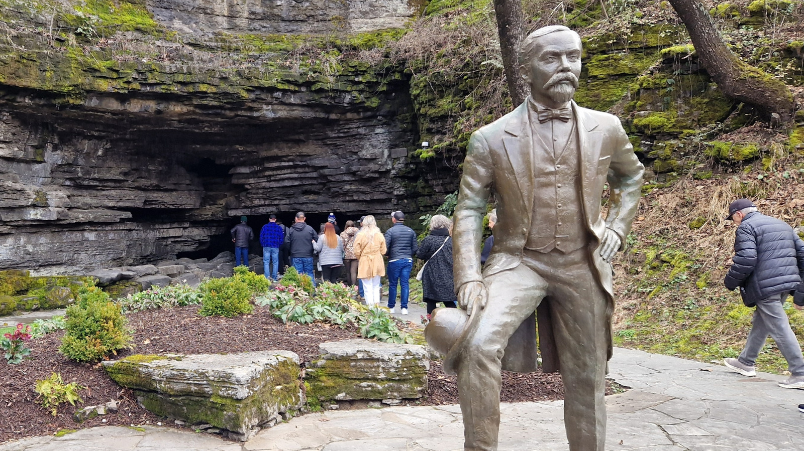 <a href="https://www.foodrepublic.com/2178599/jack-daniel-untimely-death-story/" target="_blank">Jack Daniel’s Untimely Death Sounds Like It Came Straight From A Movie</a>