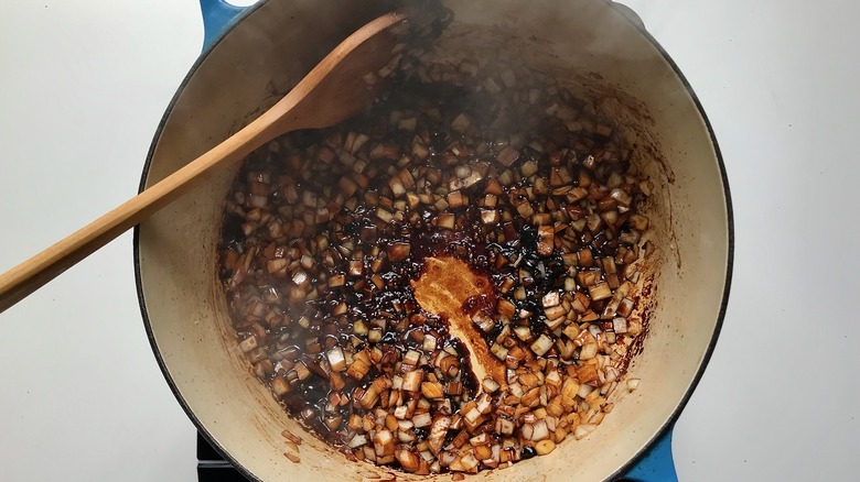 braising liquid with onions