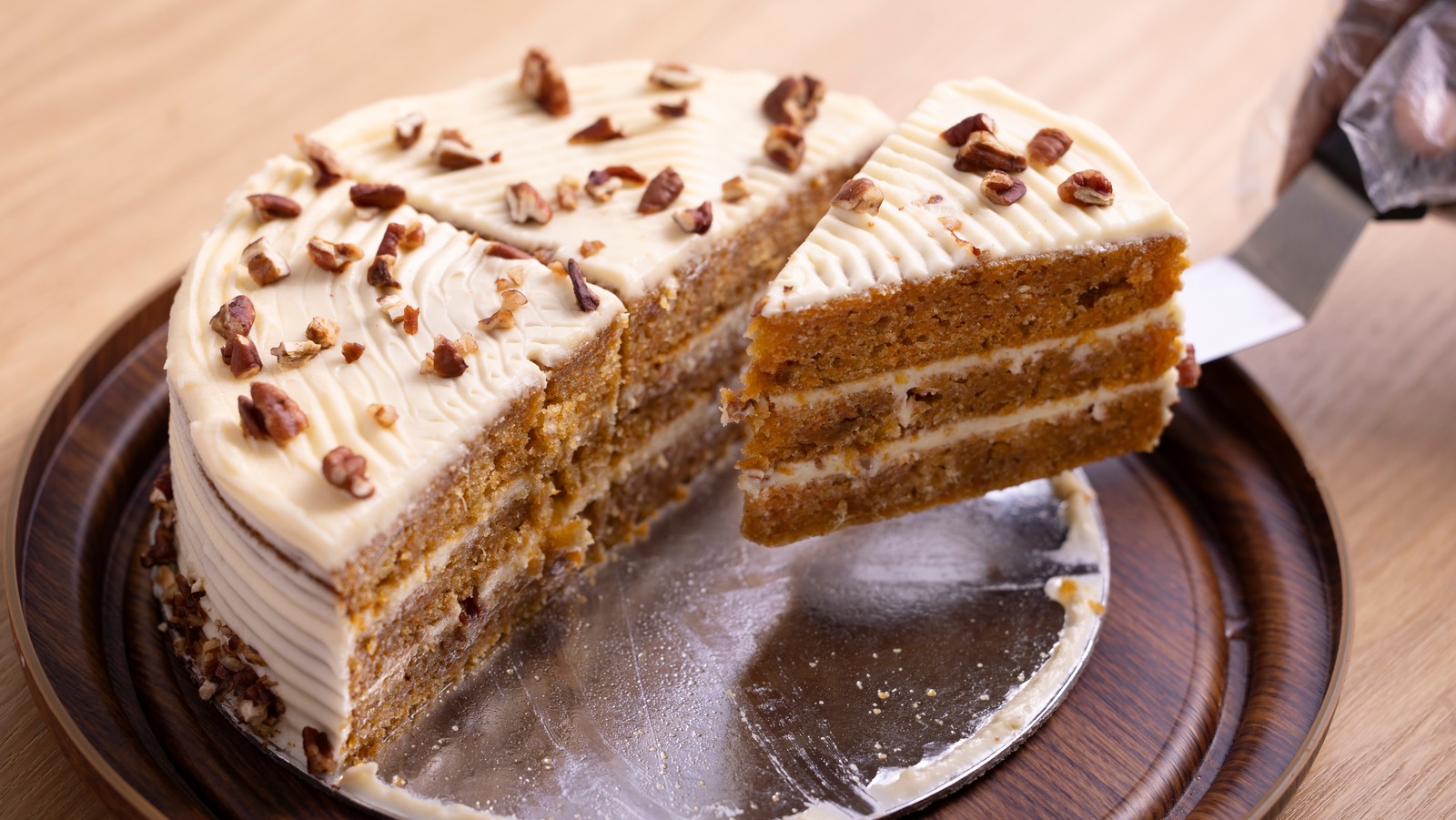 <a href="https://www.foodrepublic.com/1875813/keep-cake-fresh-with-apple-hack/" target="_blank">Keep Your Cake Fresh For Longer Using This Simple Apple Hack</a>