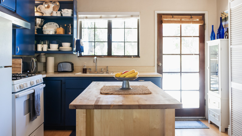 A kitchen with a kitchen island