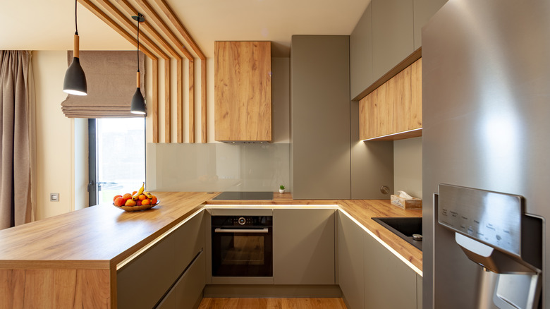 A modern kitchen with a peninsula