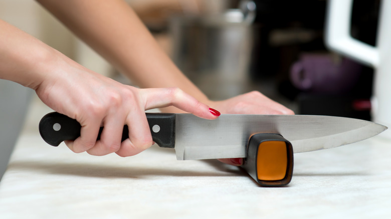 Sharpening knife