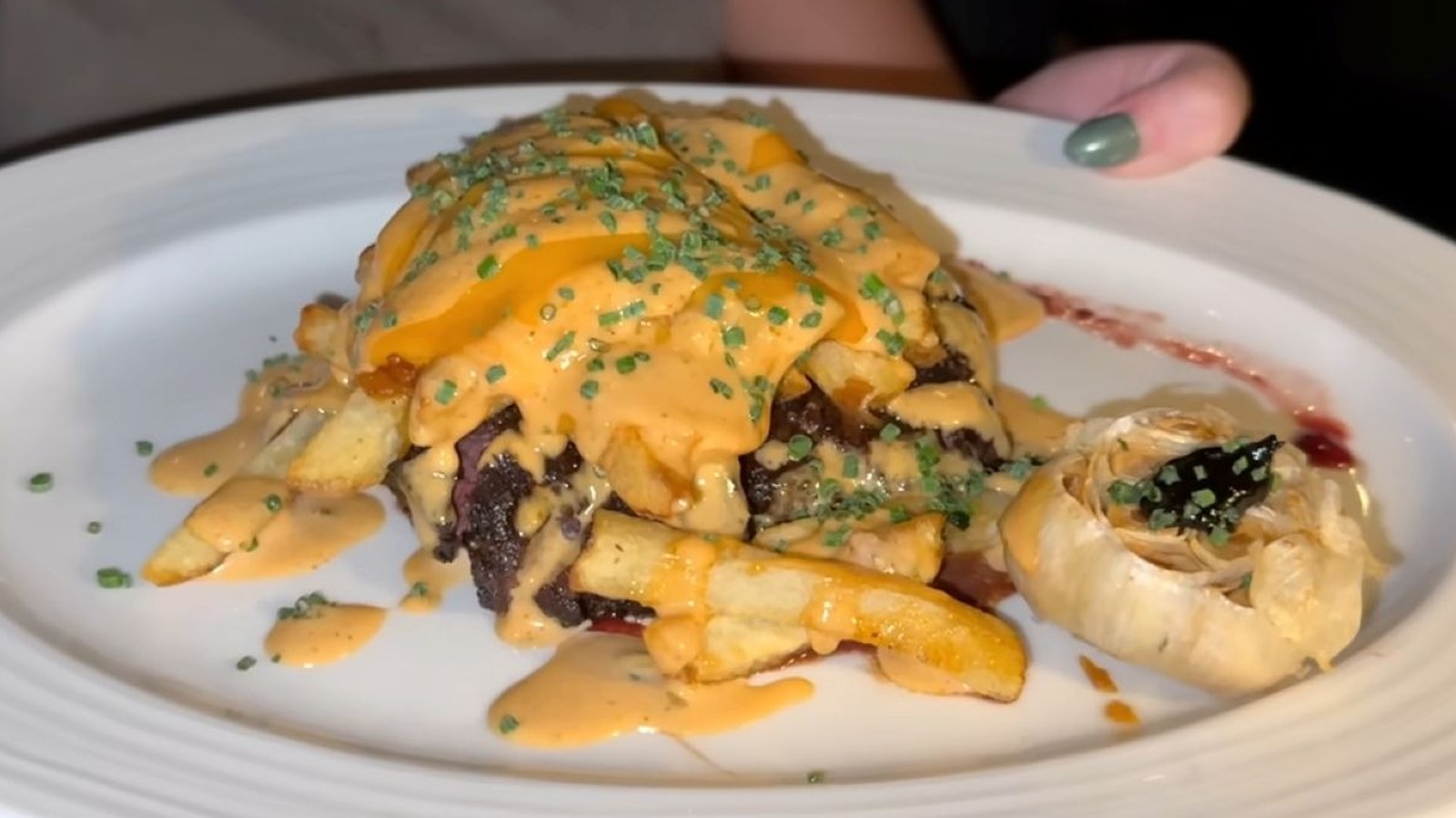 <a href="https://www.foodrepublic.com/2144175/las-vegas-restaurant-animal-style-topping-high-steaks/" target="_blank">The Las Vegas Steakhouse Where You Can Get Steak Topped With Animal-Style Fries</a>