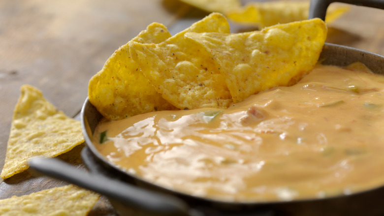 chili cheese dip with tortilla chips