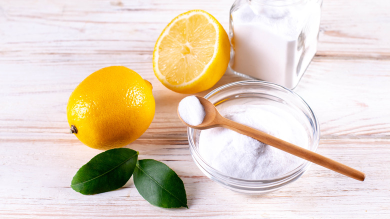 lemons and a bowl of baking soda