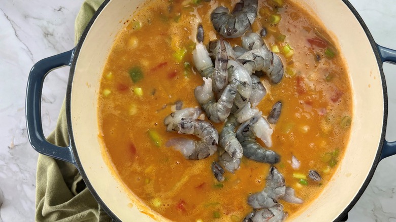 shrimp étouffée in white pot