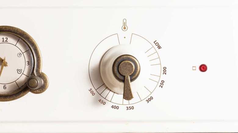 Oven knob turned to 350 F