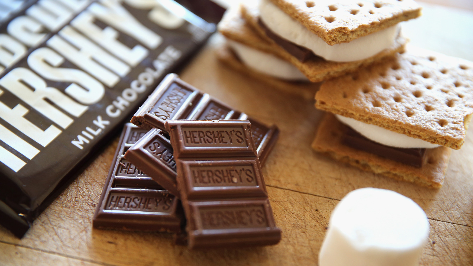 <a href="https://www.foodrepublic.com/2042108/smores-pop-tart-hack-three-ingredients/" target="_blank">Make The Ultimate Sheet Pan S’mores With A 3-Ingredient Pop-Tart Hack (No Toaster Needed)</a>